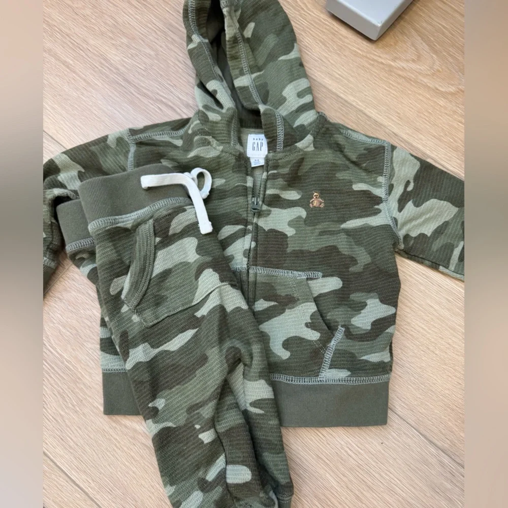 GAP Kids Camouflage Joggers and Hoodie Set size 6-12 months